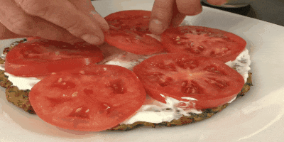 עוגת קישואים עם עגבניות