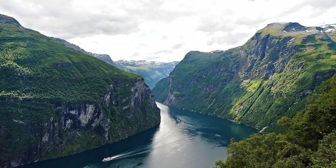 לאן ללכת באירופה: Geiranger פיורד, נורבגיה