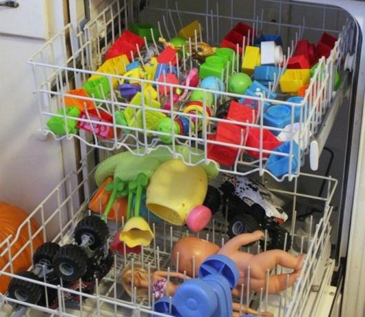 כיצד להשתמש במדיח כלים: צעצועים לשטוף