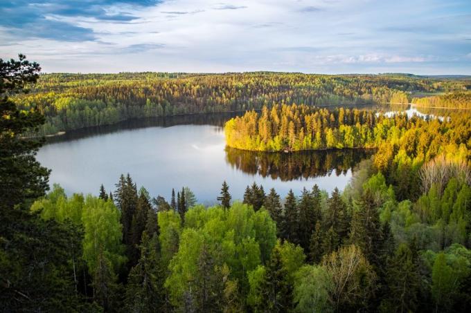 פינלנד - מדינה של אלפי אגמים