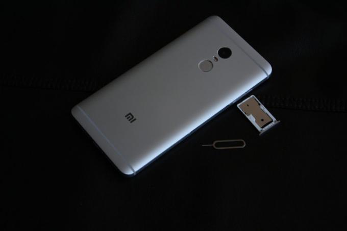 הערה 4 Xiaomi redmi: חריץ עבור כרטיס ה- SIM