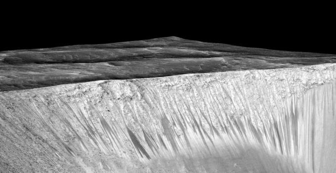 מים על מאדים קיימים בצורה נוזלית