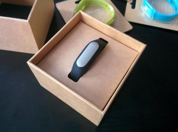 להקת Xiaomi מייל בתוך קופסא