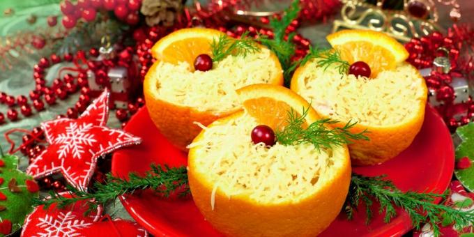 סלט גבינה עם מקלות סרטנים בתפוז: מתכונים לסלטים לרגל השנה החדשה