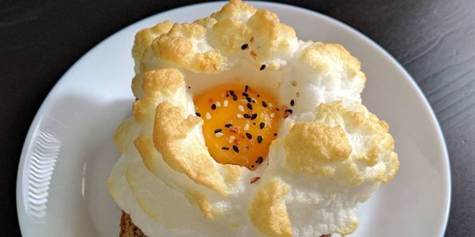 מתכונים מן הביצים: חלמוני על "ענן"