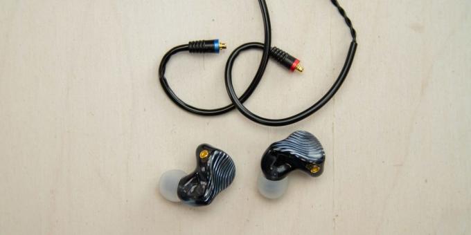 FiiO FA1: Connect עבה, ולהסיר את האוזניות הוא לא כל כך קל
