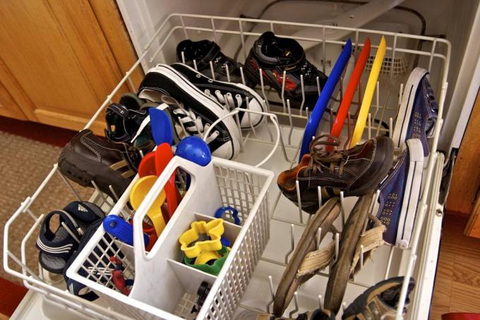 כיצד להשתמש במדיח כלים: נעלי כביסה