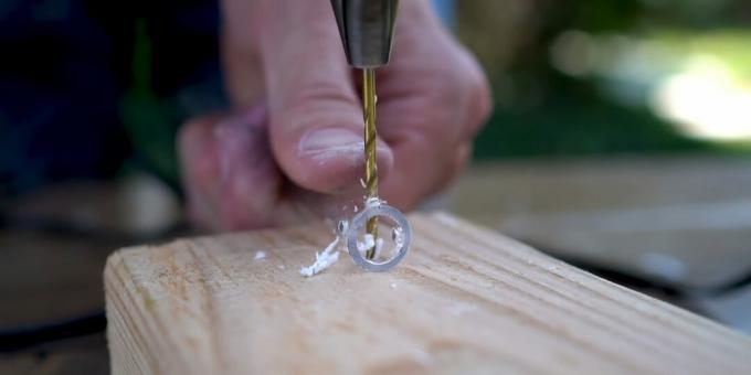 כיצד להכין מזרקת DIY: לקדוח חורים