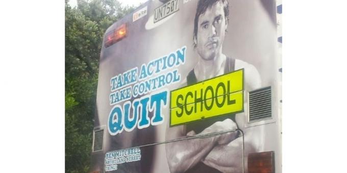 כתובת על אוטובוס לבית ספר