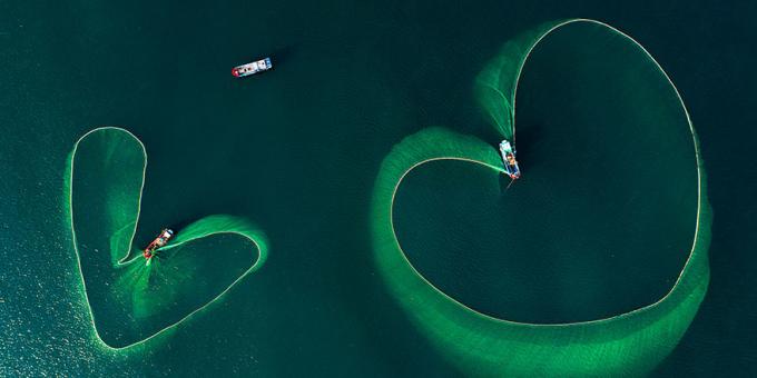 תצלומי אוויר של רשתות דיג 