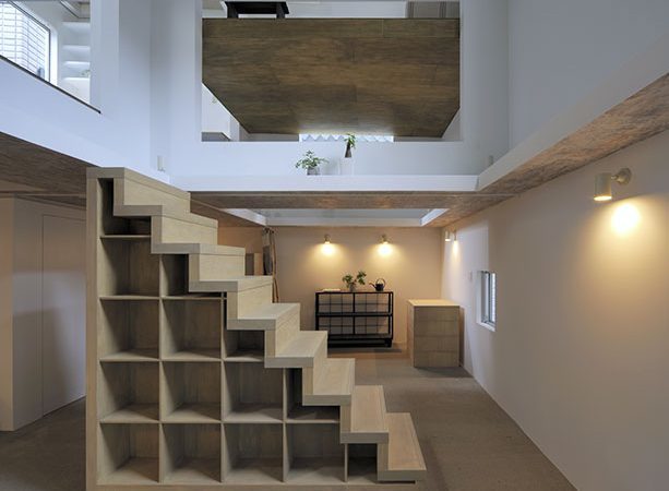 ארבע קומות בית ללא קירות ומדרגות