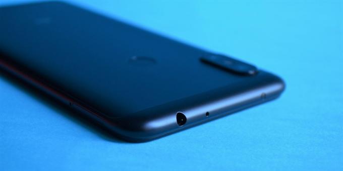 סקירת Xiaomi redmi הערה 6 Pro: שקע אוזניות