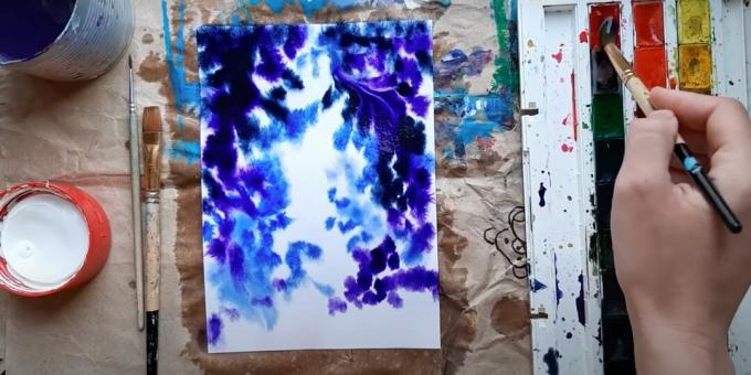איך לצייר מקום בצבעי מים: צבע משיכות סגולות וכחולות