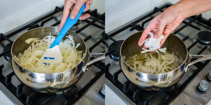 איך לבשל את מרק הבצל: שים את הבצל במחבת
