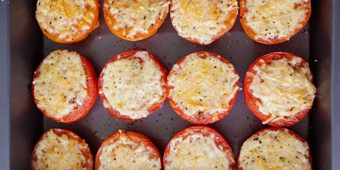 עגבניות אפויות עם גבינה