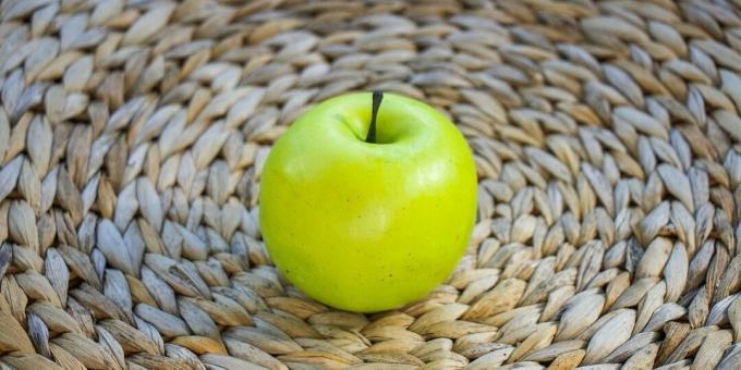 איך להיפטר מריח השום והבצל מהפה: לאכול תפוח
