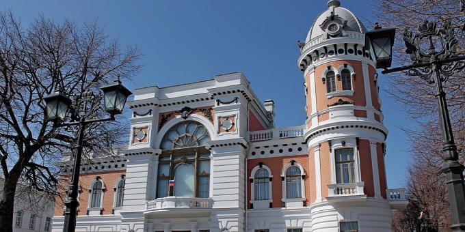אתרים של אוליאנובסק: מוזיאון לאומנות ואומנות מקומית