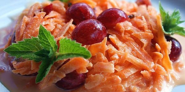 מה לבשל מן דומדמניות: סלט מתוק עם דומדמניות וגזר
