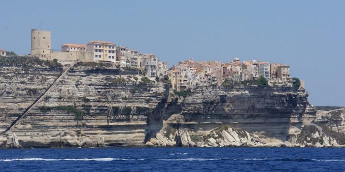 לאן ללכת באירופה: ב Bonifacio, צרפת