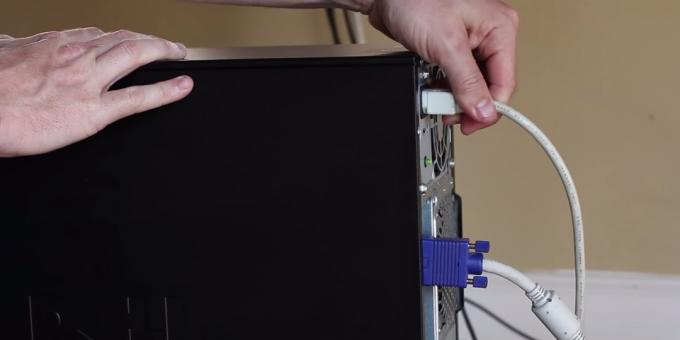 כיצד לחבר SSD למחשב שולחני: כבה ונתק את הכבלים