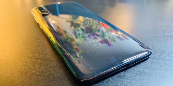 סקירה Xiaomi Mi 9: פאנל אחורי