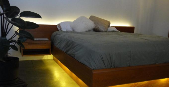 חדר שינה קטן: מיטה חריגה