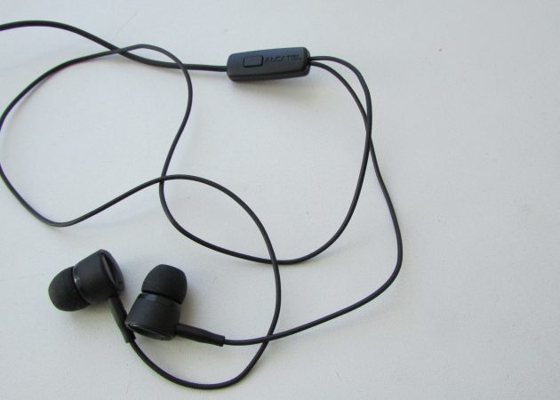 אלקטל אוזניות עם חוט
