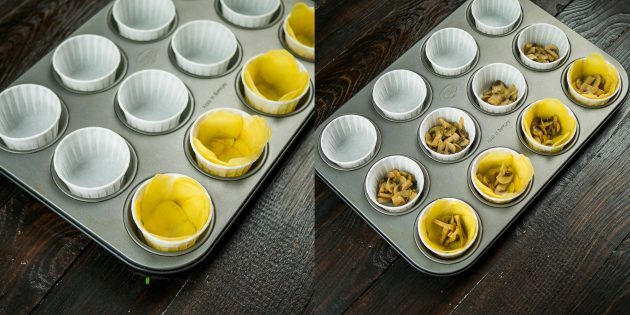 מאפינס ביצים: מניחים מלית תפוחי אדמה בתבניות מאפינס