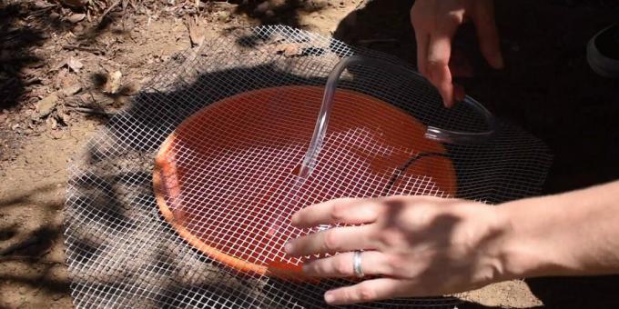 איך מכינים מזרקה DIY: יוצרים חור