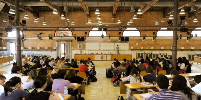 השכלה גבוהה באיטליה: תלמידים לבחור הדיסציפלינות ביותר שלהם חופשיות להחליט מתי הם מוכנים לגשת לבחינות