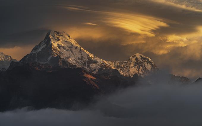 זוהר זהוב - אנאפורנה דרום, נפאל מאת ג'סי ליטל