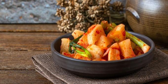 Kaktugi - daikon kimchi
