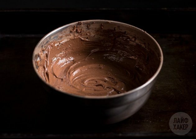 עוגיות שוקולד צ'יפס: מכינים את הבצק