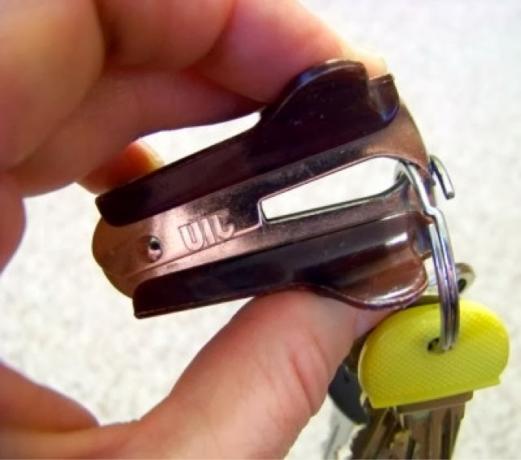 כיצד להסיר את המפתח מן הטבעת
