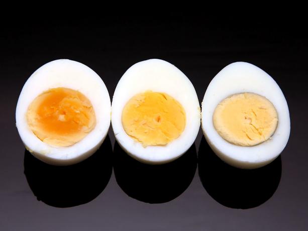 ביצים מבושלות בסיר כפול