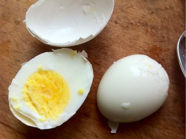 טריקי מטבח: איך ביצים נקיות מבושלים במהירות
