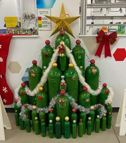 עץ חג המולד מבלוני גז