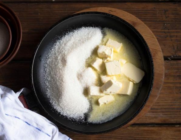 טארט טאטן עם תפוחים: מתכון. אם כמות החמאה והסוכר במתכון צרפתי לא מפחידה אותך, אז אתה בהחלט עושה משהו לא בסדר.