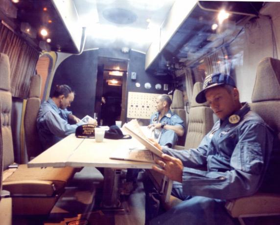 מכוניות מגניבות נאס"א: אסטרונאוטים ביחידת הסגר