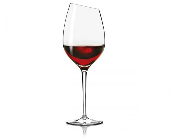 כוס יין אדום הסירה