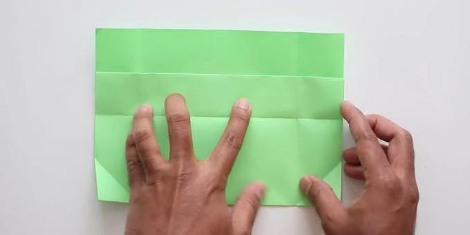 מעטפה עם הידיים ללא דבק: לכופף את החלק התחתון