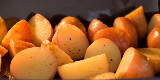 תפוחי אדמה אפויים בתנור
