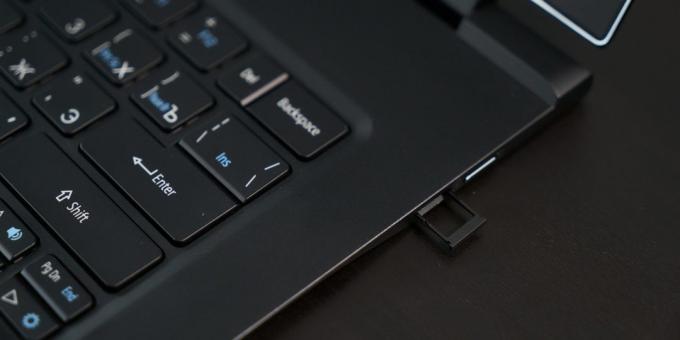 Acer סוויפט 7: חריץ לכרטיסי SIM