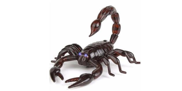 מתיחות ב -1 באפריל: Scorpion בשלט הרחוק