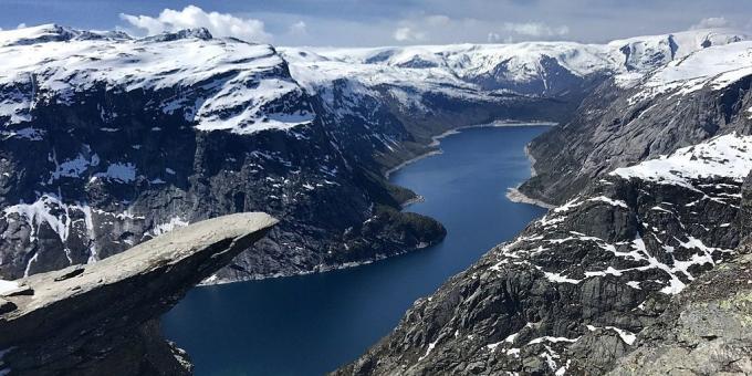 לאן ללכת באירופה: סלע Trolltunga, נורבגיה